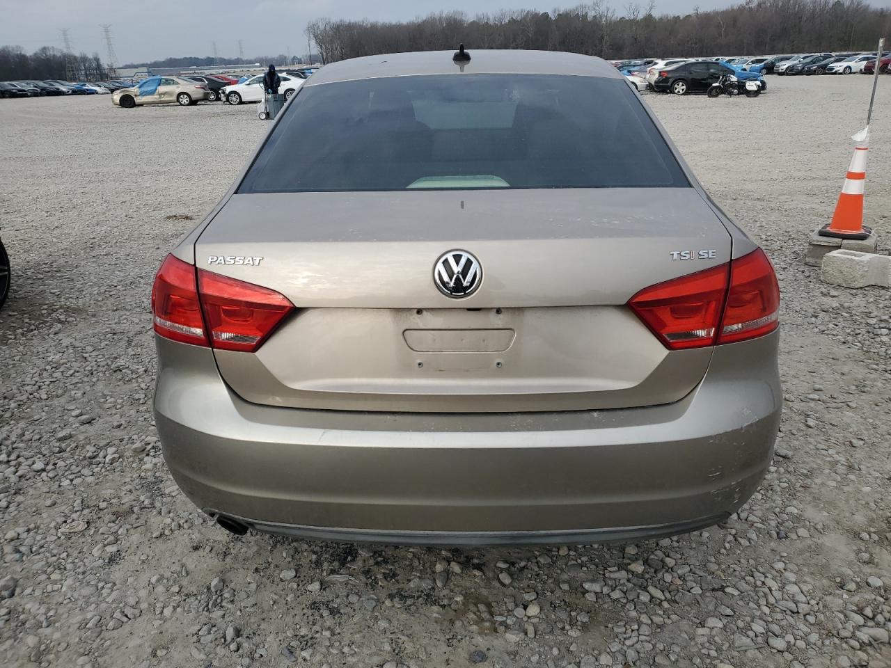 2015 Volkswagen Passat - Image 6