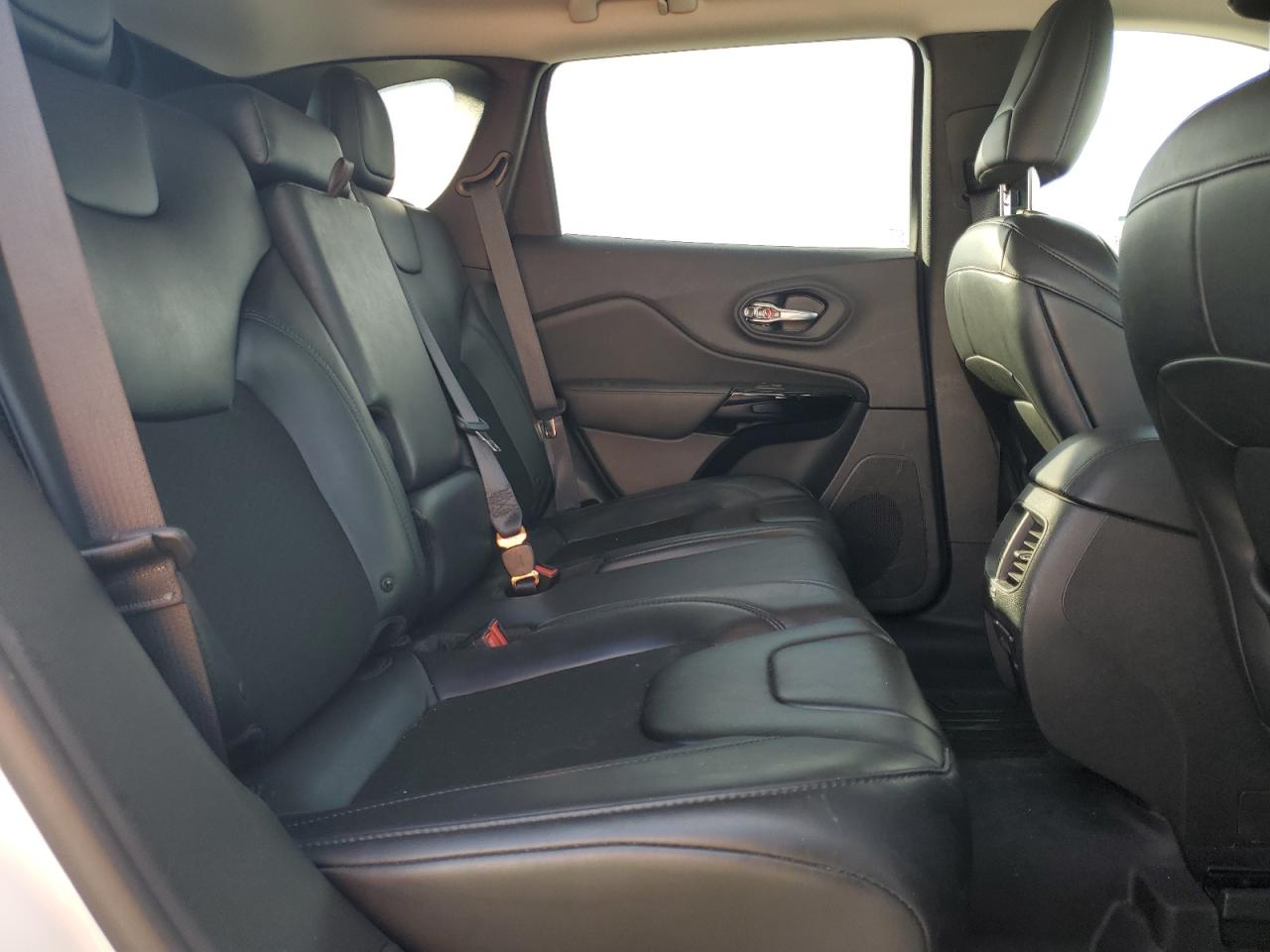2019 Jeep Grand Cherokee - Image 10