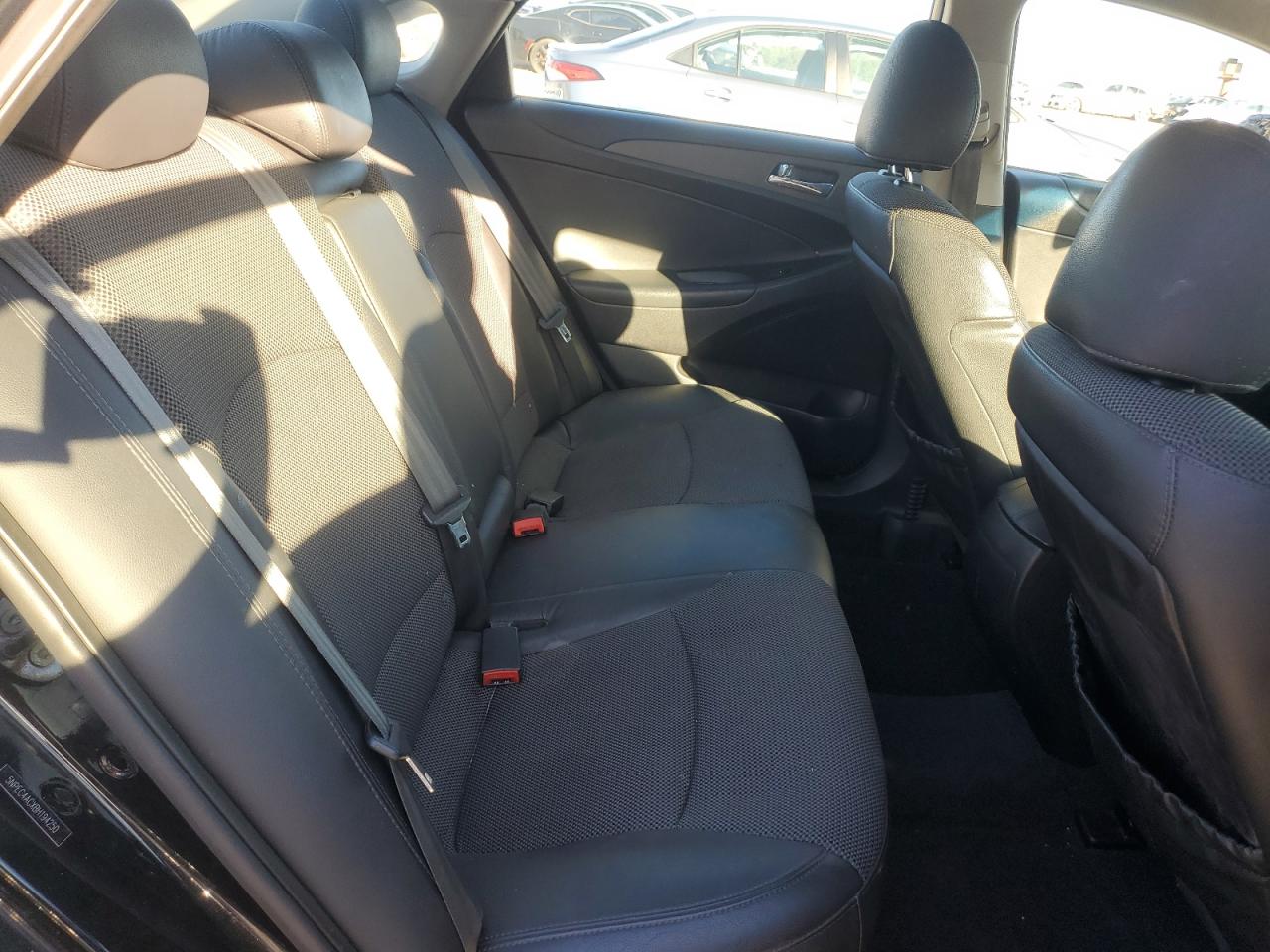 2011 Hyundai Sonata - Image 10