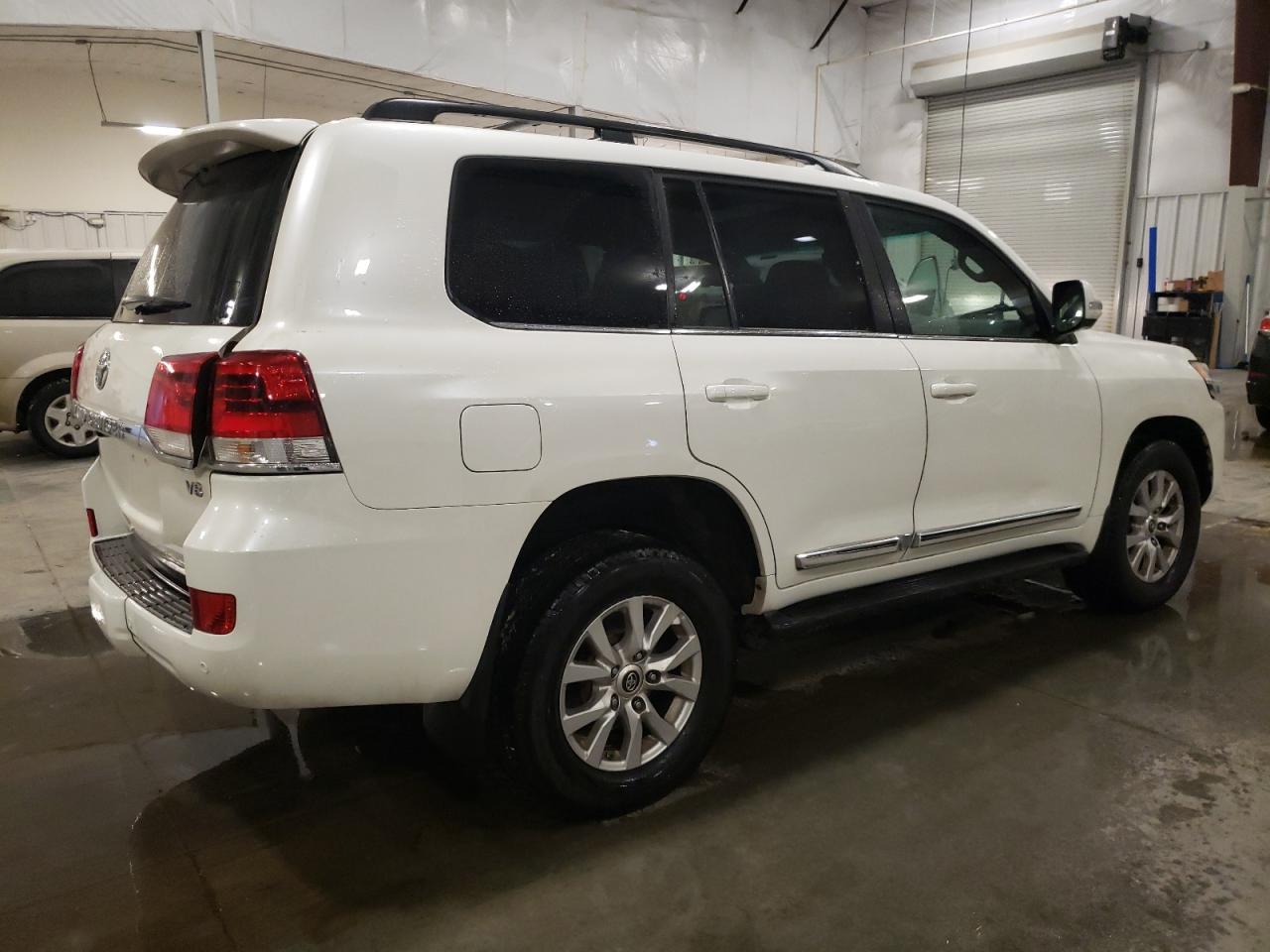 2016 Toyota Land Cruiser - Image 3