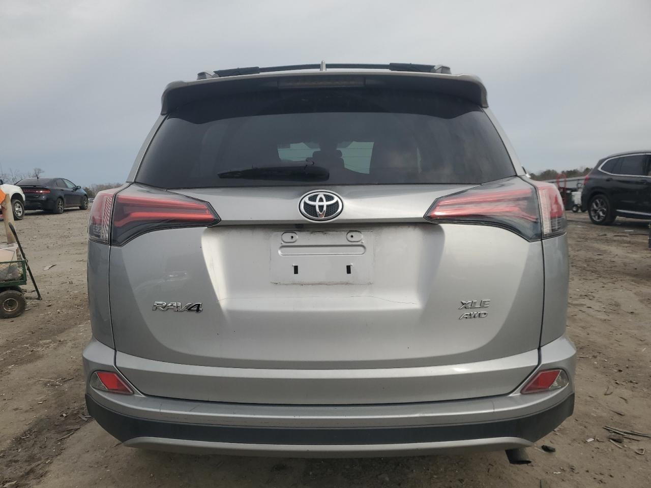 2018 Toyota RAV 4 - Image 6