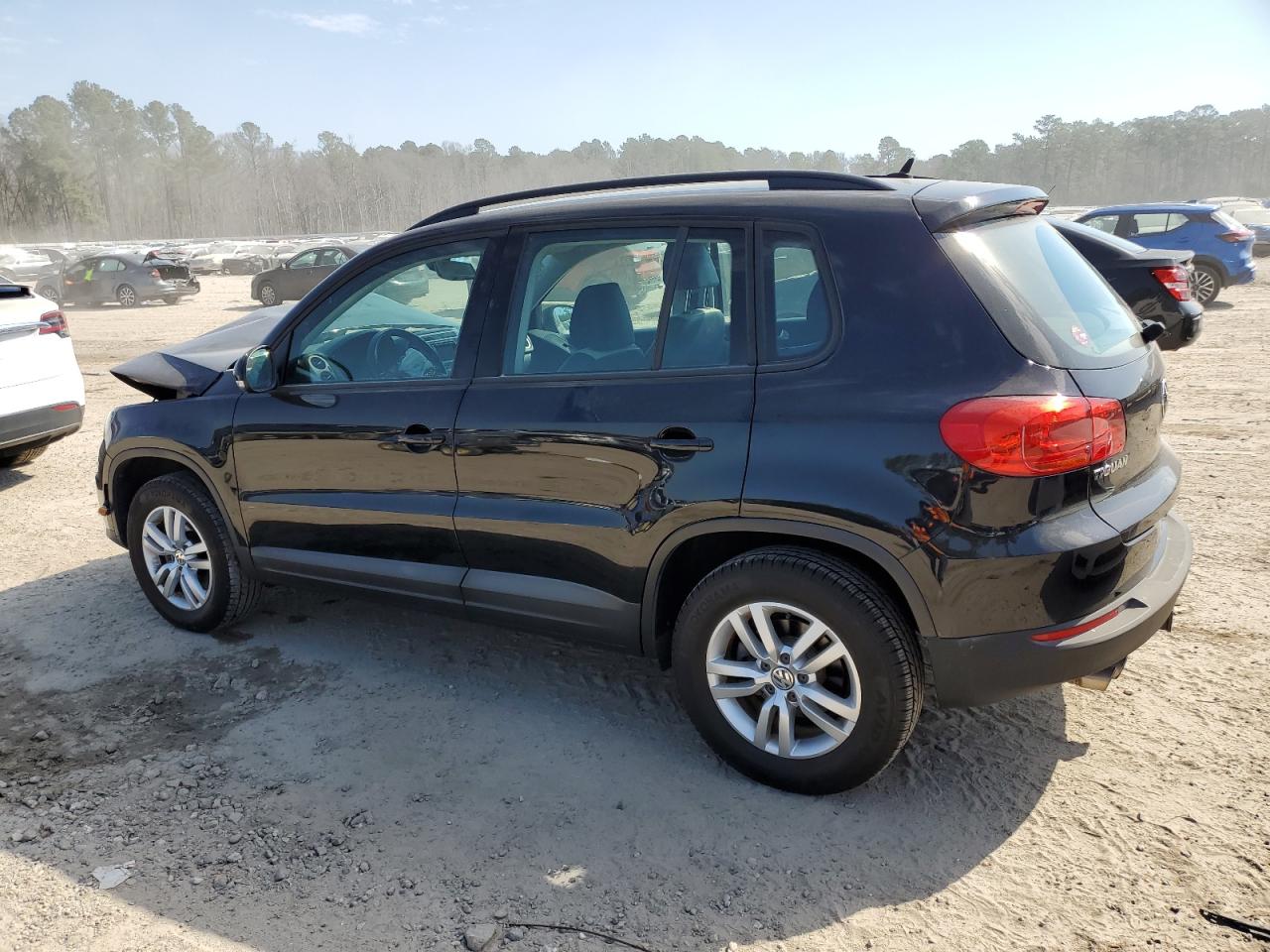 2016 Volkswagen Tiguan - Image 2