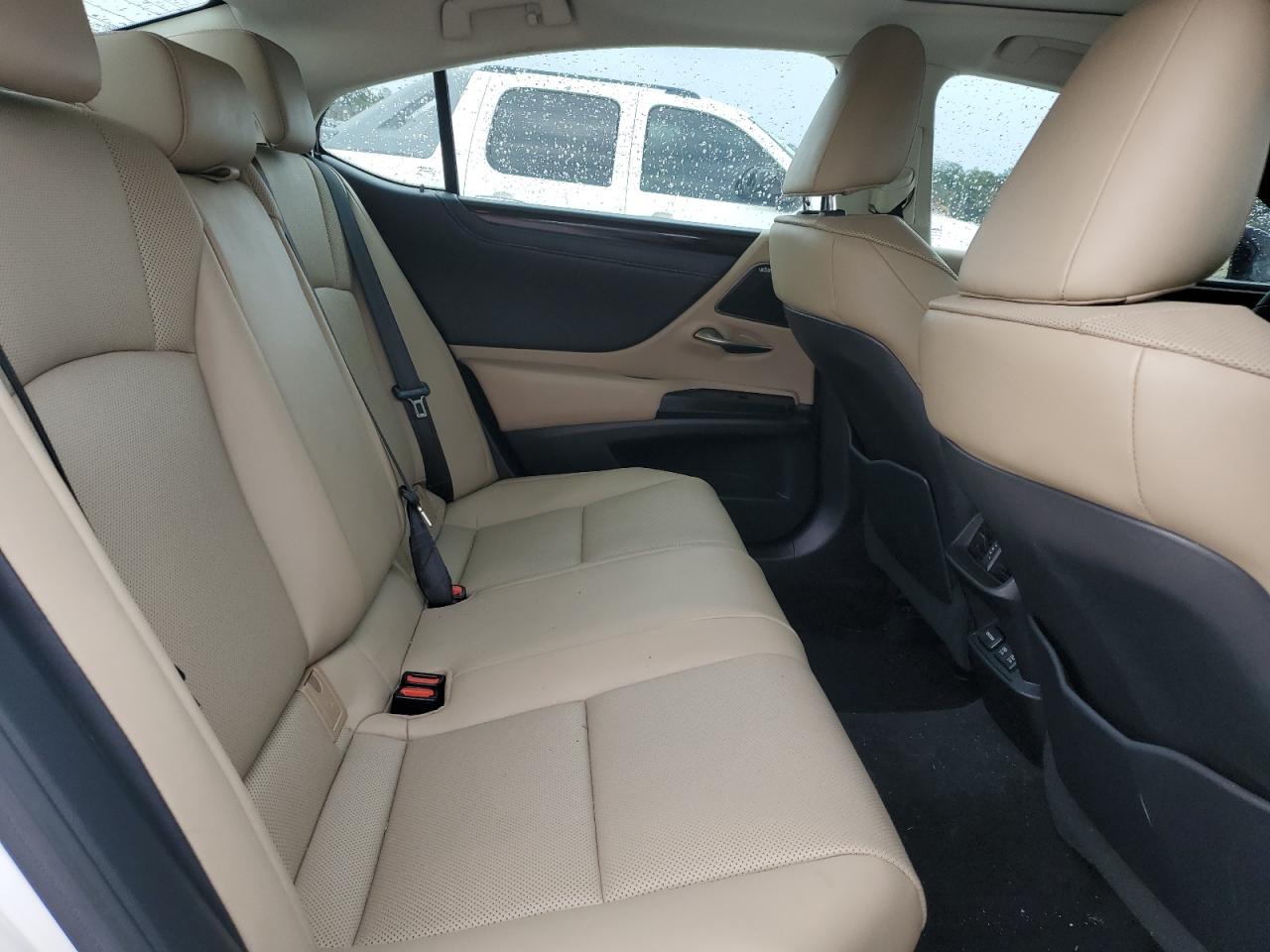 2020 Lexus ES - Image 10