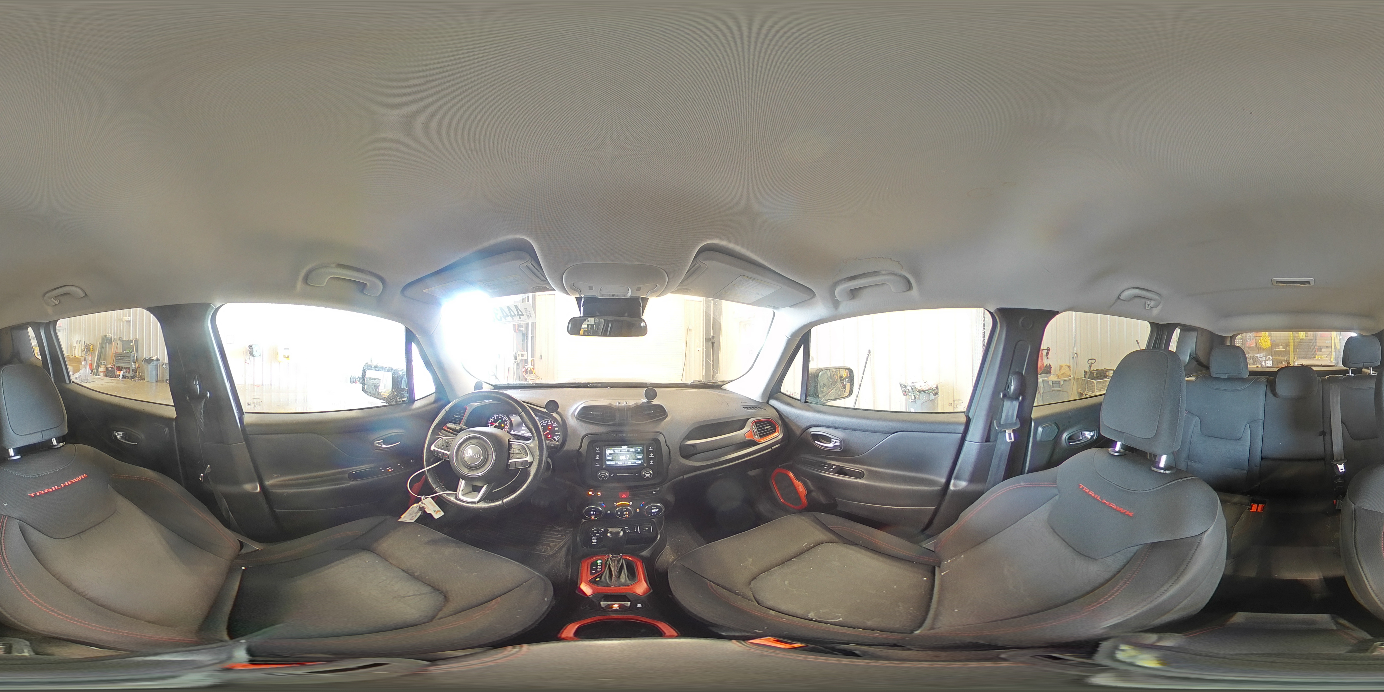 2015 Jeep Renegade - Image 13