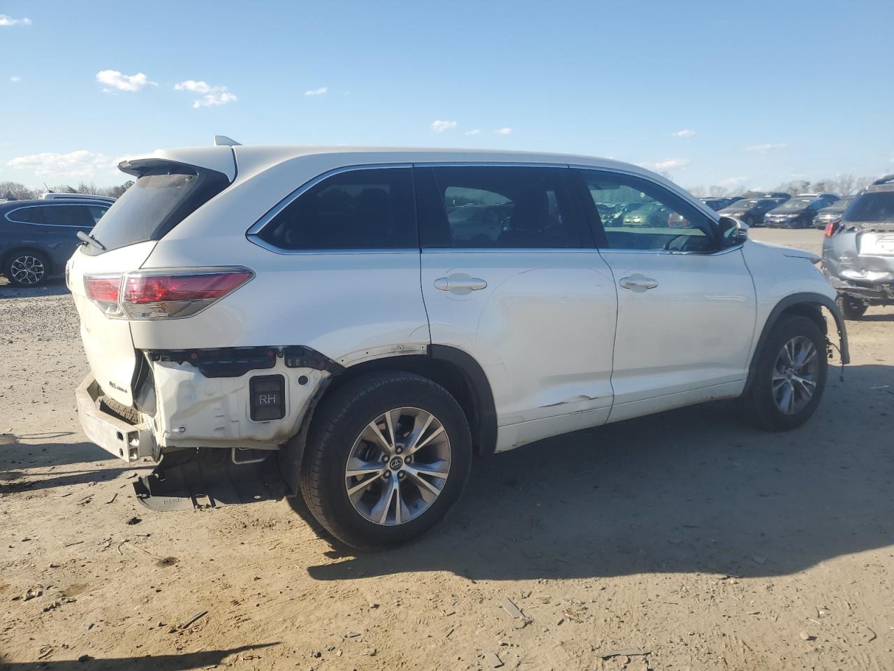 2016 Toyota Highlander - Image 3