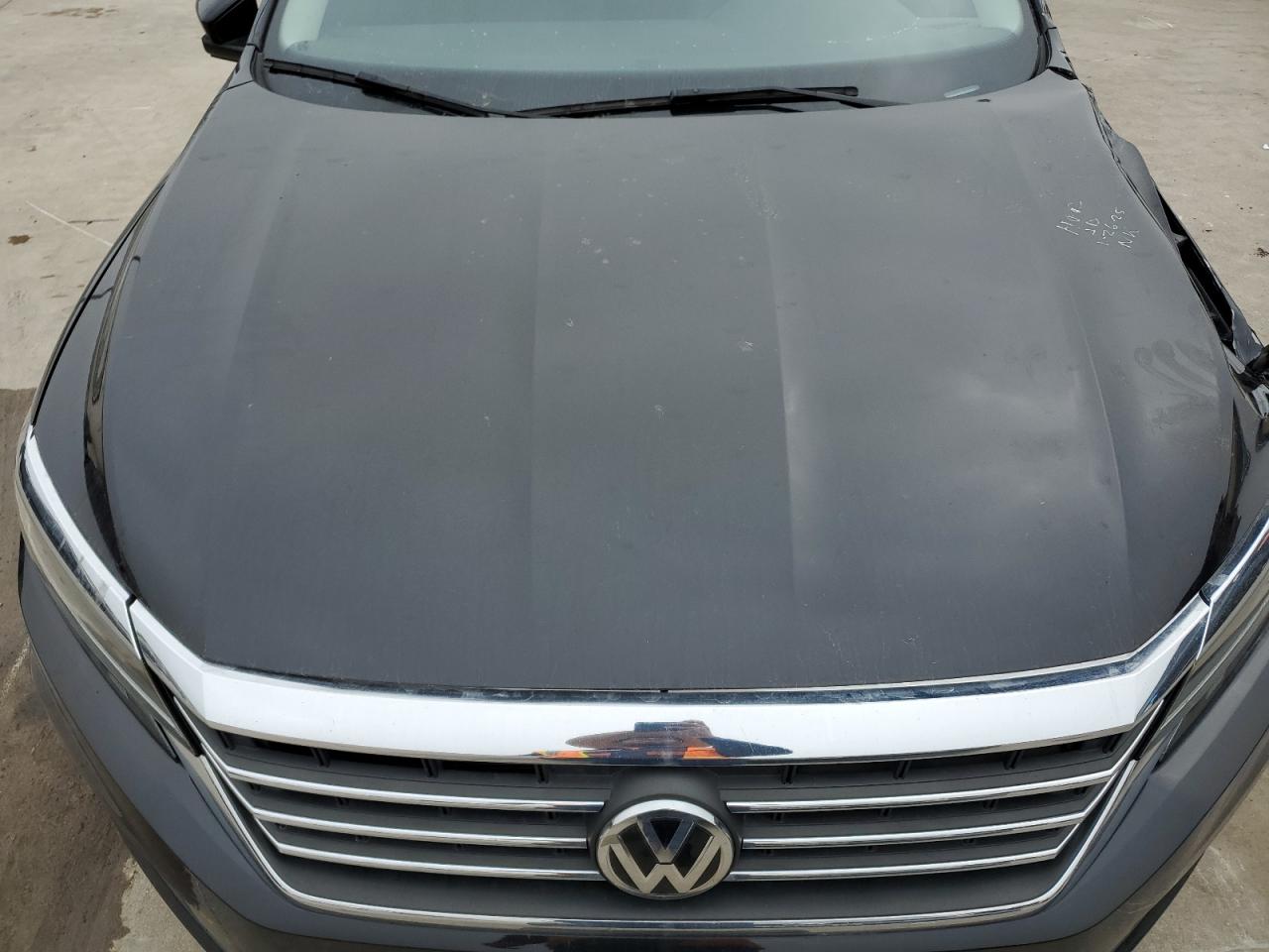 2020 Volkswagen Passat - Image 12