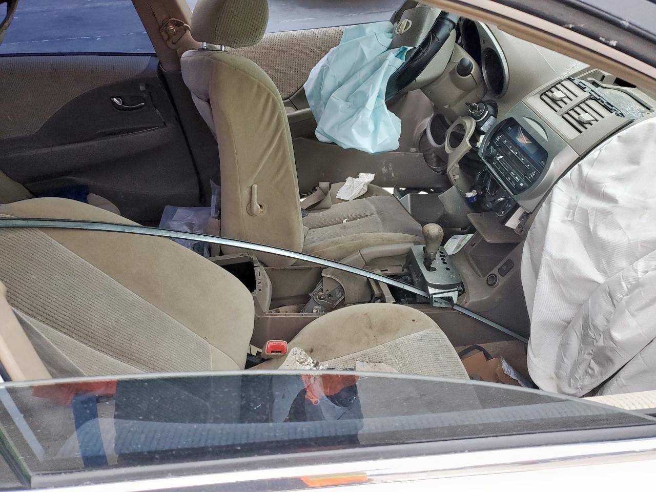 2003 Nissan Altima - Image 7