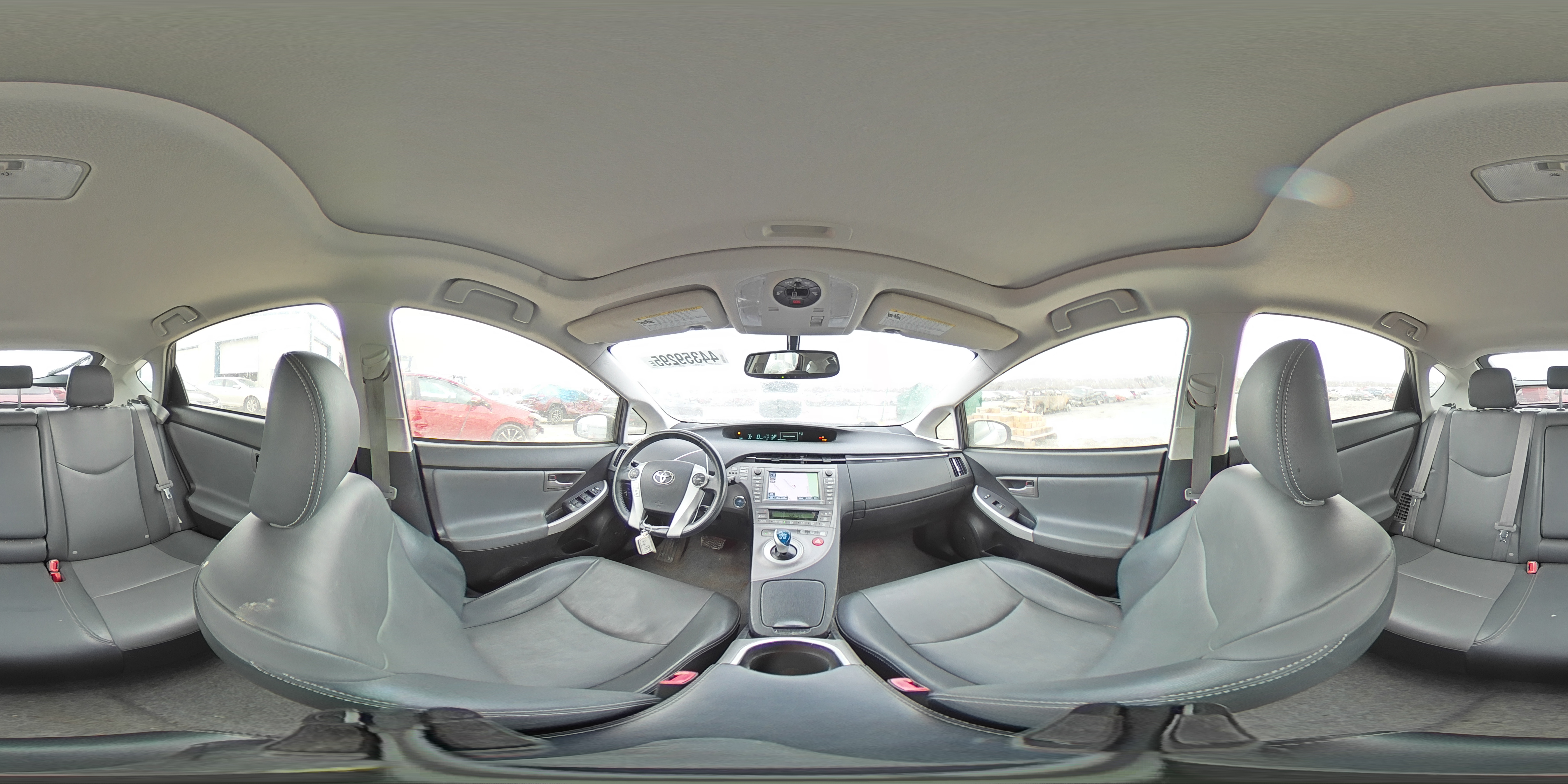 2013 Toyota Prius - Image 15