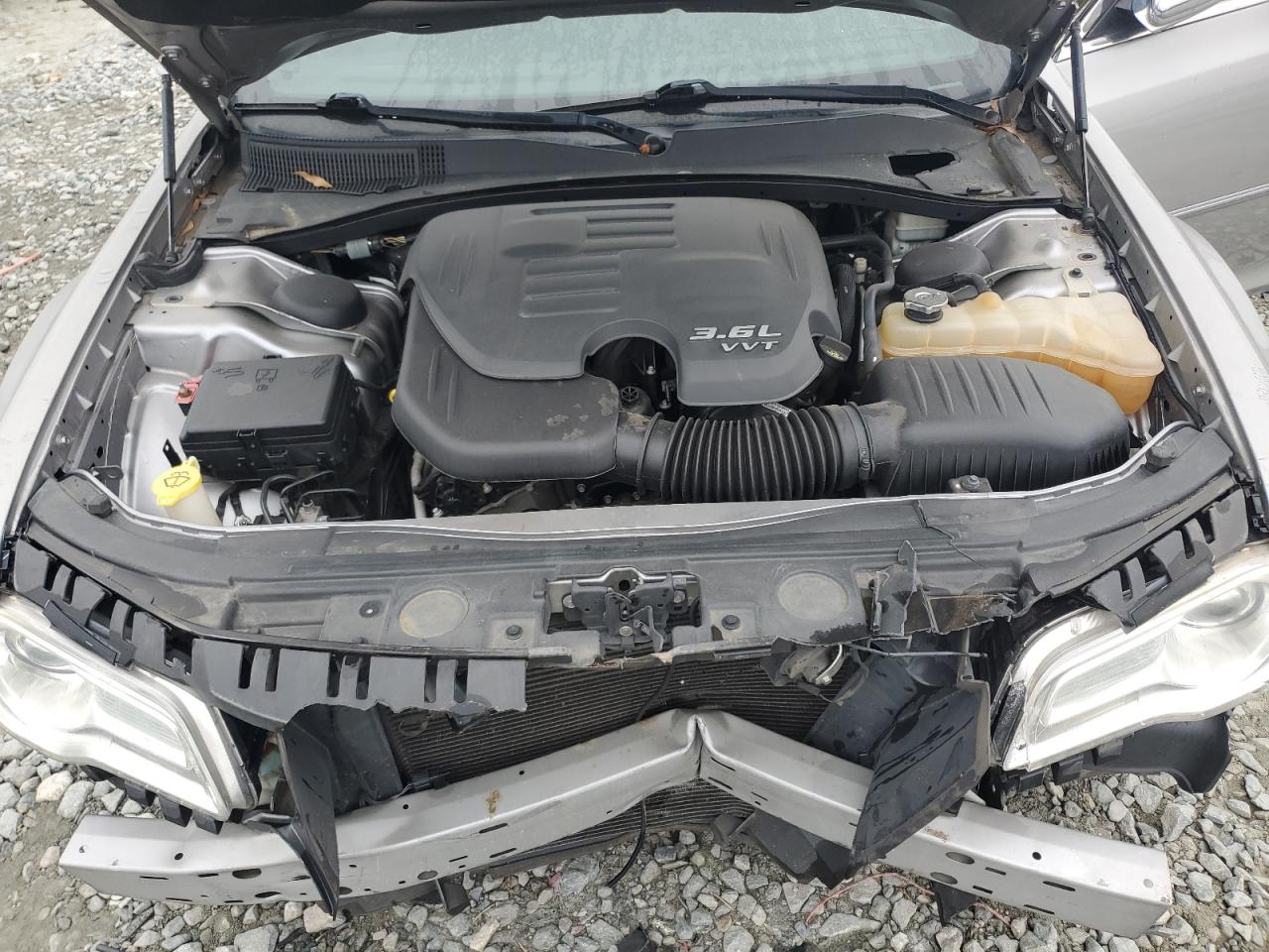 2014 Chrysler 300 - Image 11