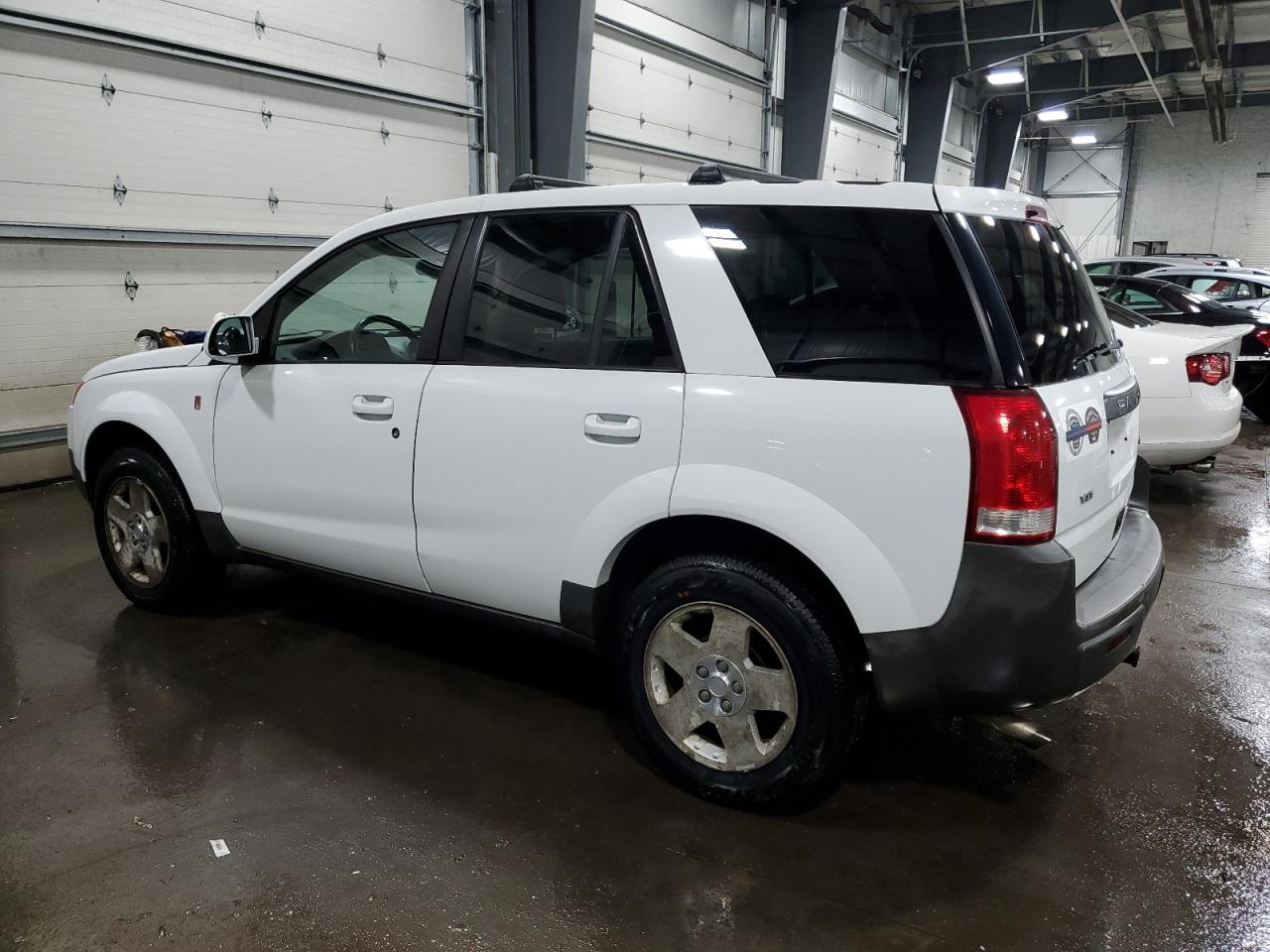 2005 Saturn VUE - Image 2
