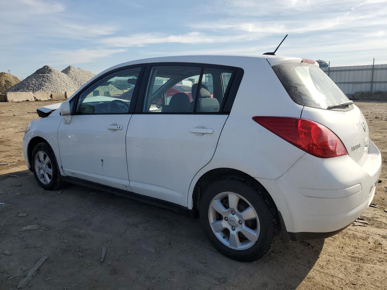 2008 Nissan Versa - Image 2