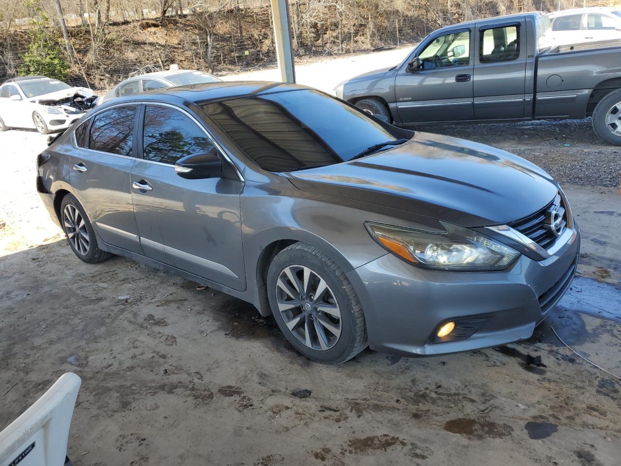 2016 Nissan Altima - Image 4