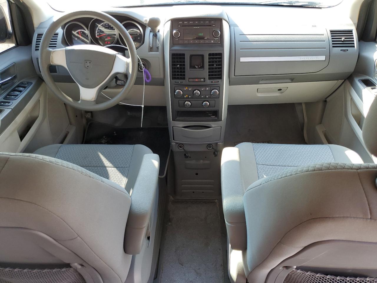 2010 Dodge Caravan - Image 8