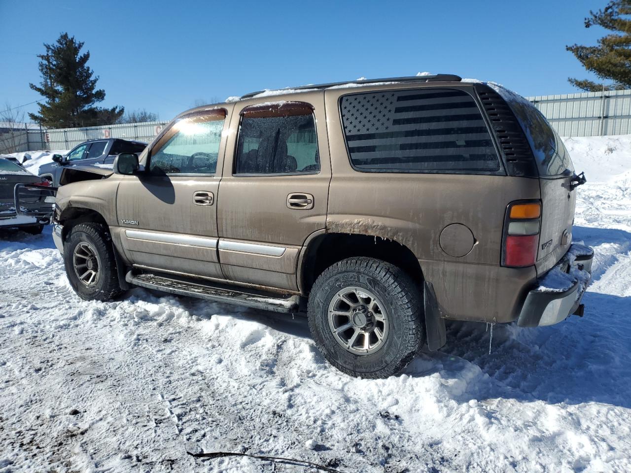 2004 GMC Yukon - Image 2