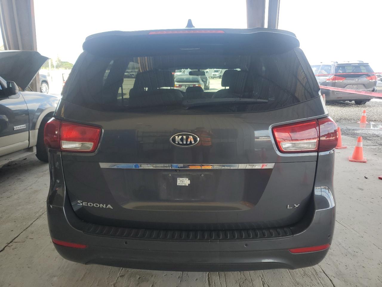 2016 Kia Sedona - Image 6
