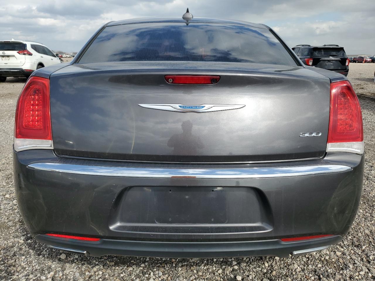 2018 Chrysler 300 - Image 6