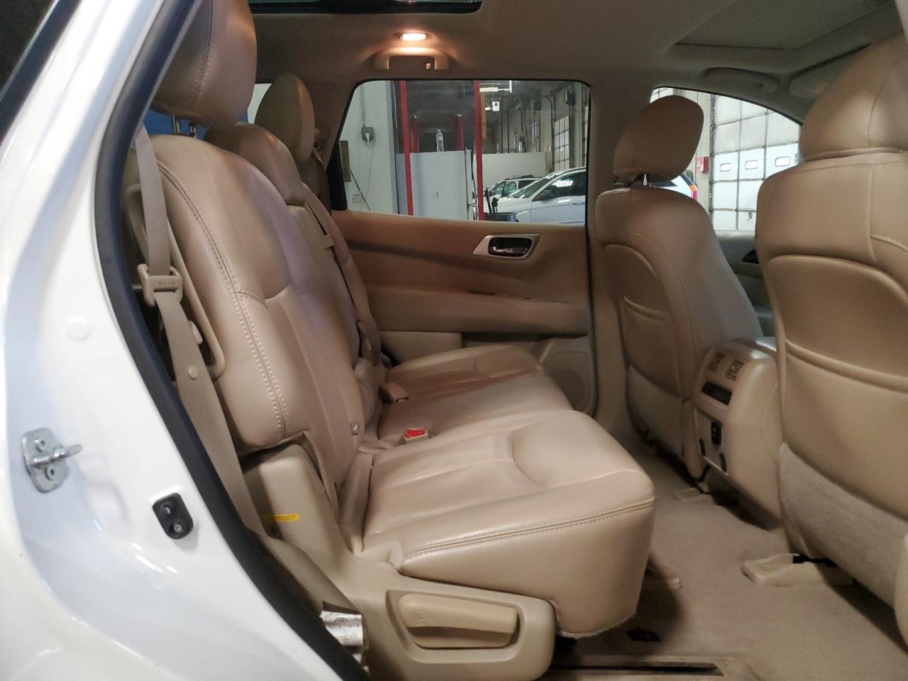2015 Nissan Pathfinder - Image 11