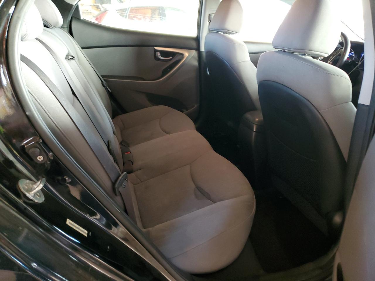 2012 Hyundai Elantra - Image 10