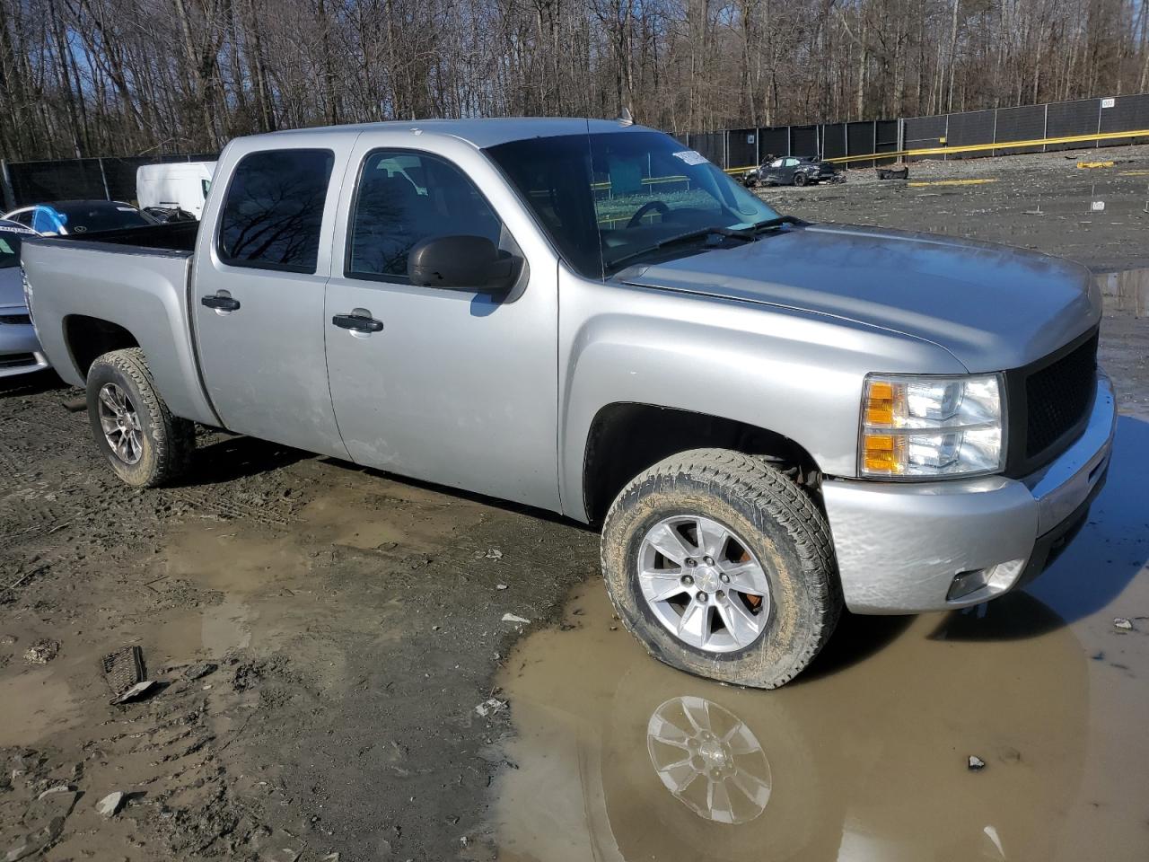 2011 Chevrolet Silverado - Image 4