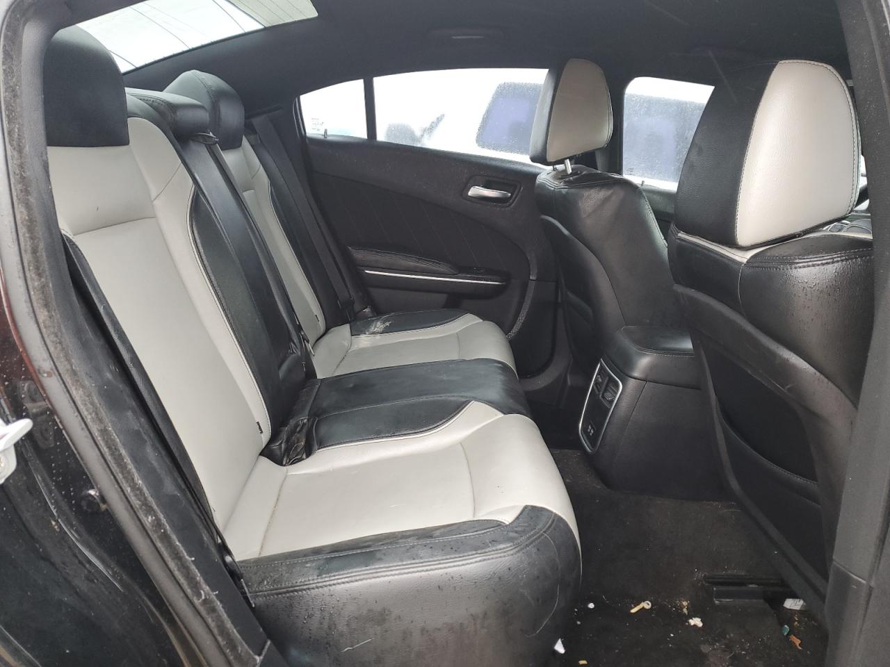 2016 Dodge Charger - Image 10