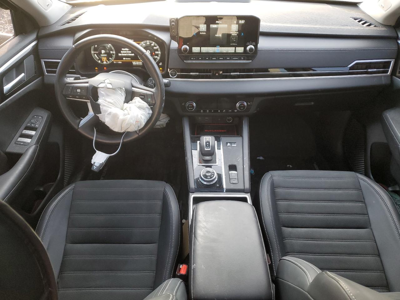 2024 Mitsubishi Outlander - Image 8