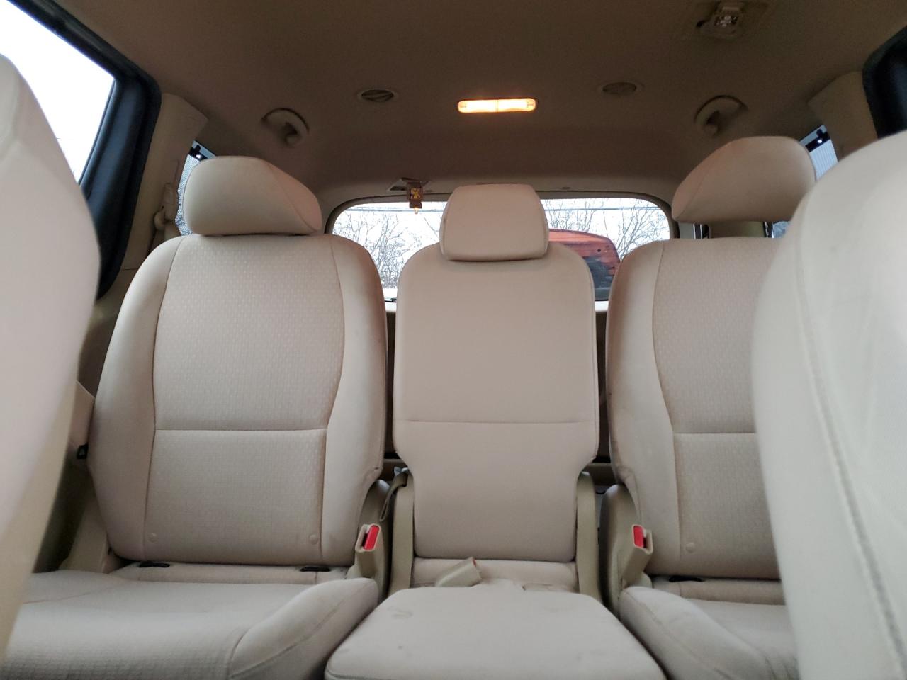 2016 Kia Sedona - Image 10