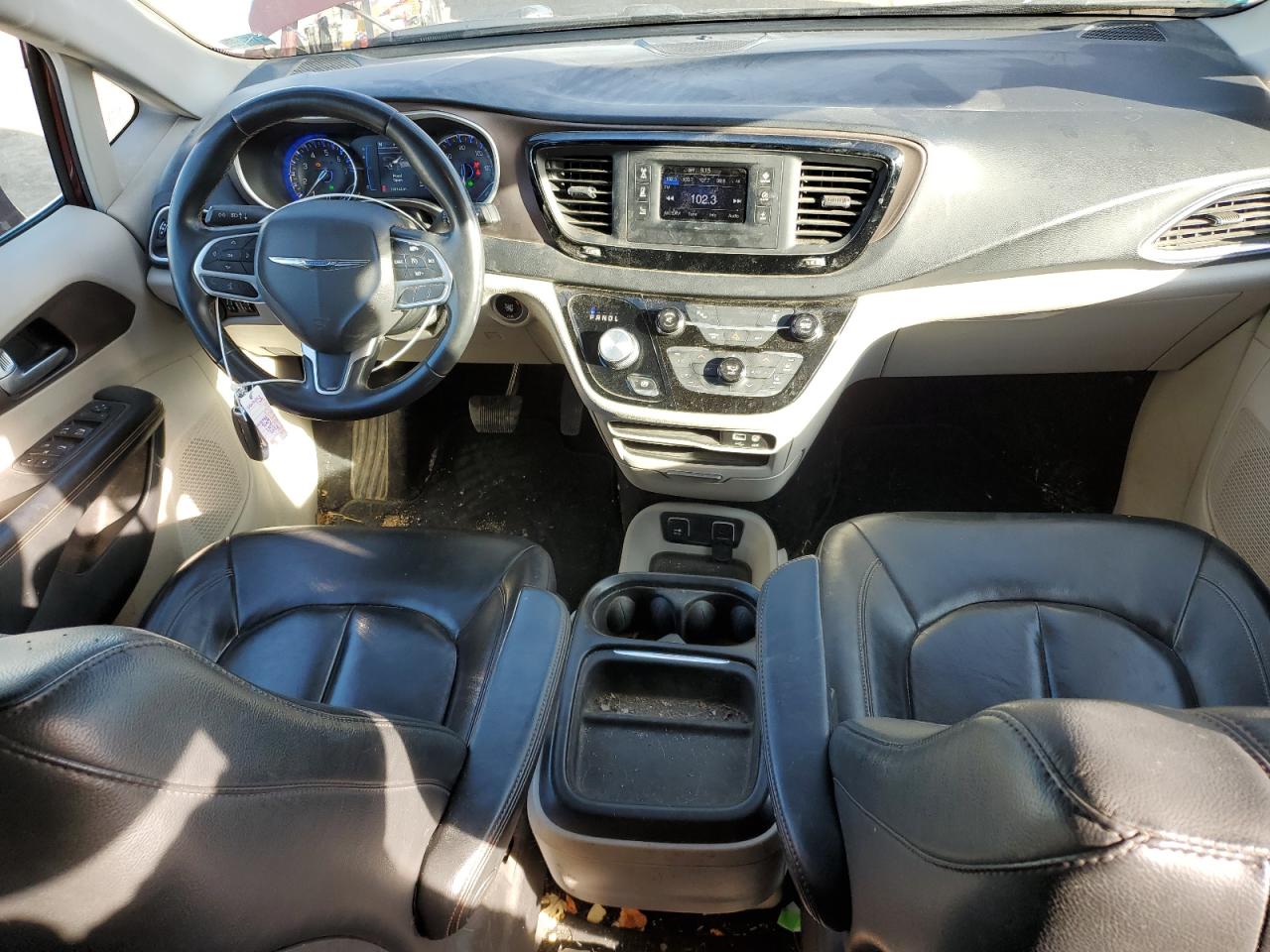 2017 Chrysler Pacifica - Image 8