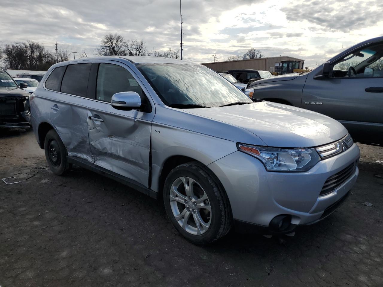 2014 Mitsubishi Outlander - Image 4