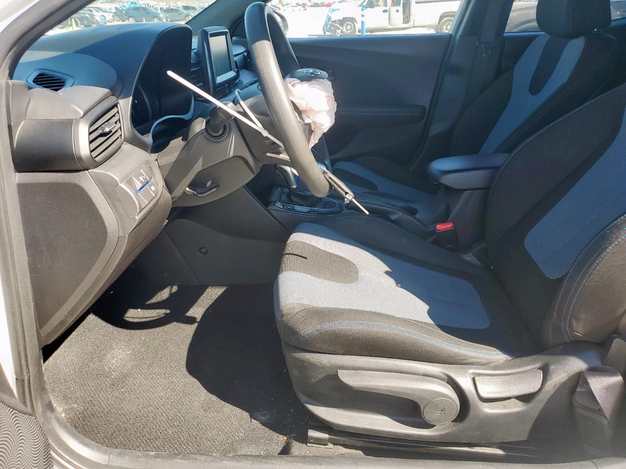 2020 Hyundai Veloster - Image 7