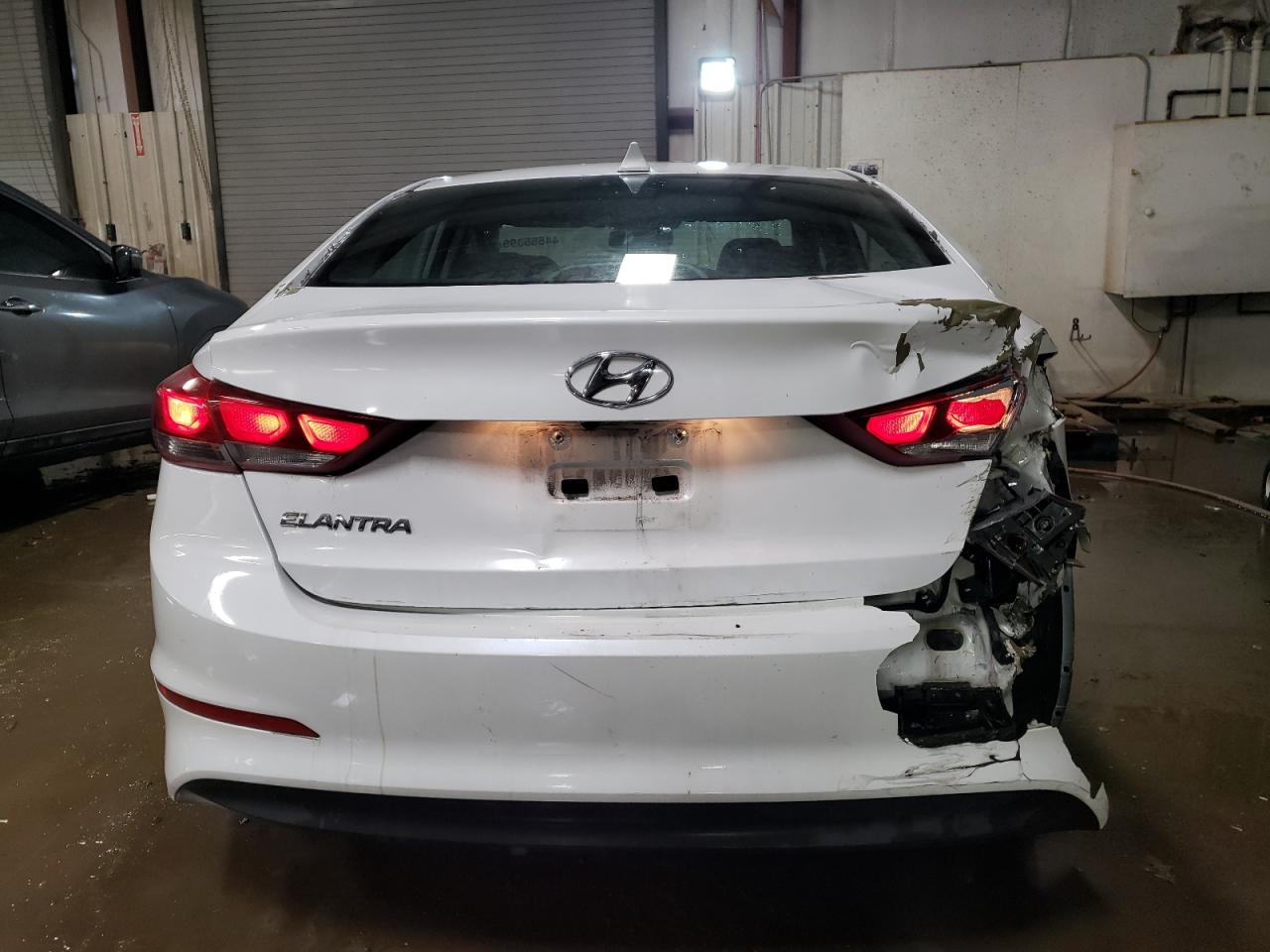 2018 Hyundai Elantra - Image 6