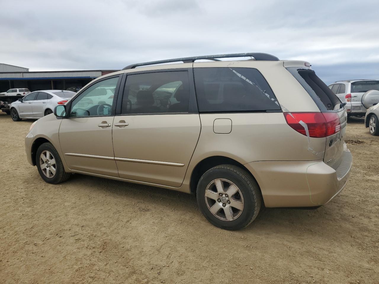 2004 Toyota Sienna - Image 2