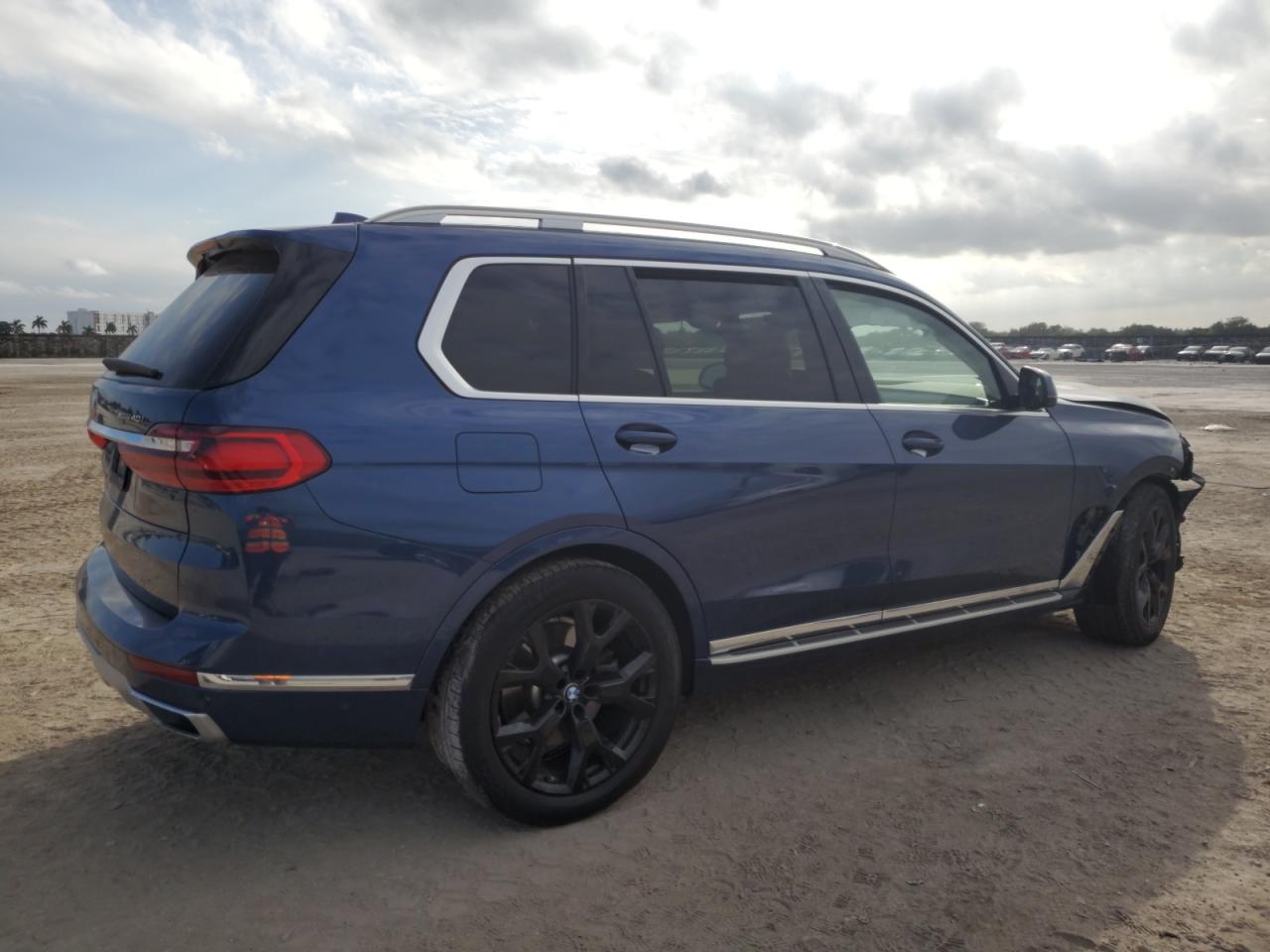 2022 BMW X7 - Image 3