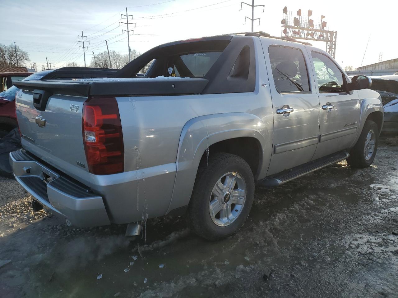 2010 Chevrolet Avalanche - Image 3