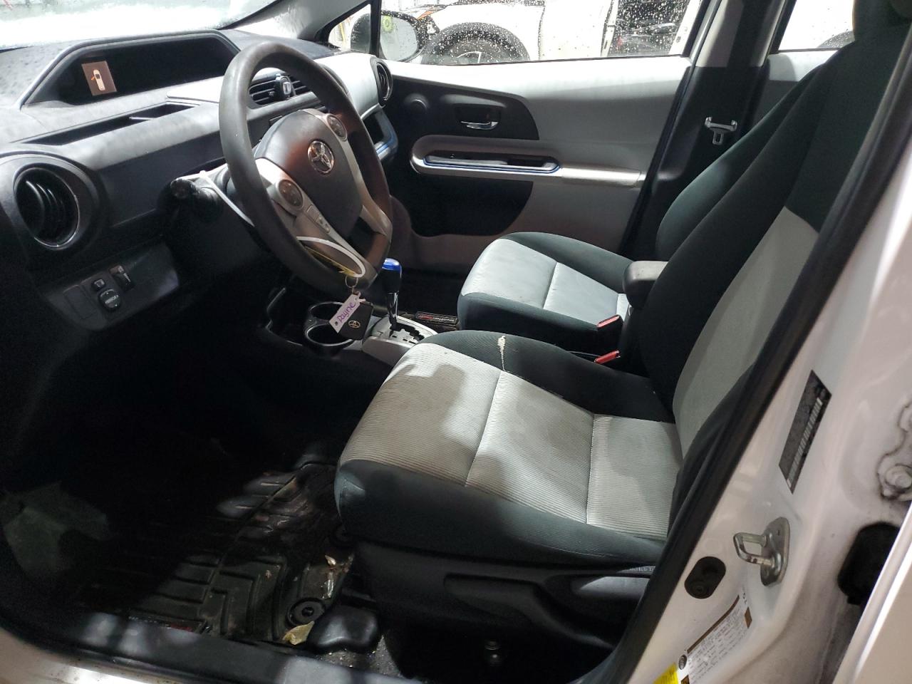 2012 Toyota Prius - Image 7