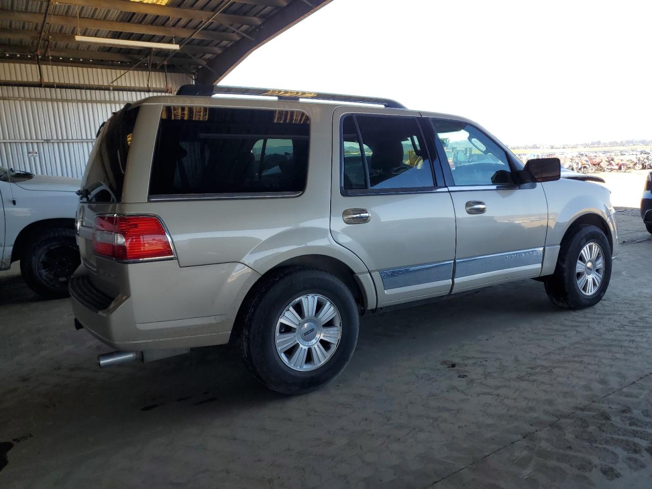 2007 Lincoln Navigator - Image 3