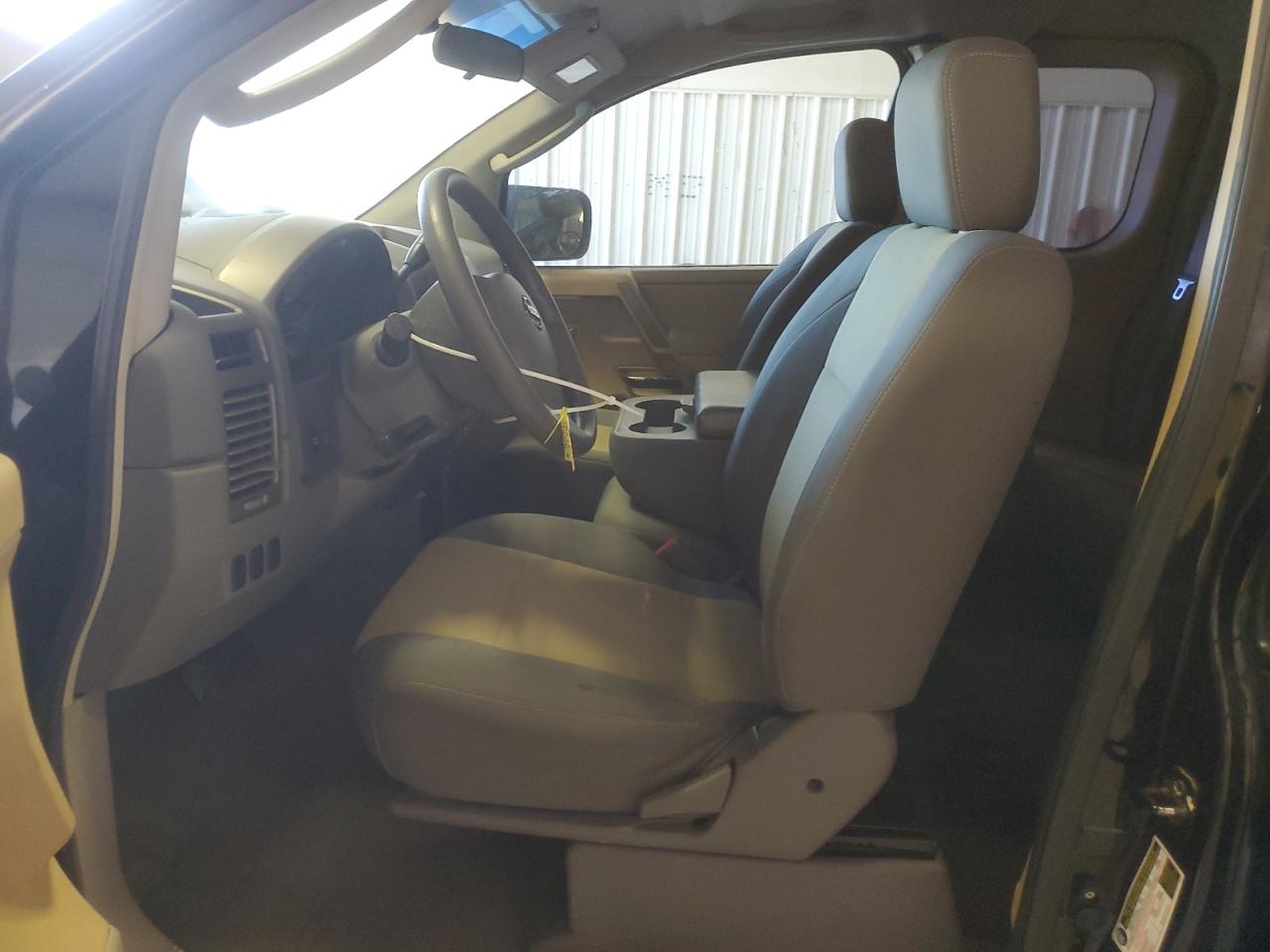 2004 Nissan Titan - Image 7