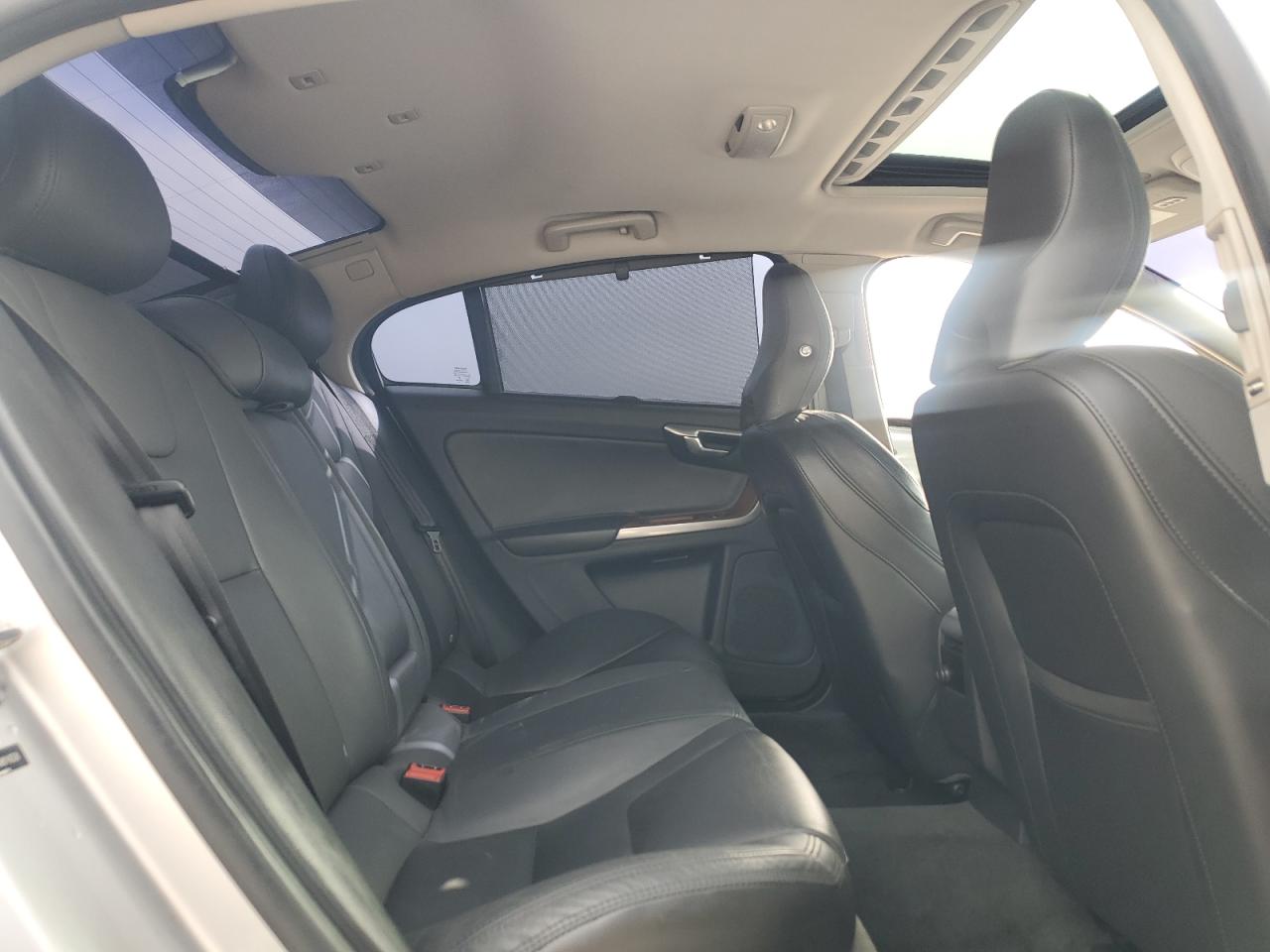 2017 Volvo S60 - Image 10