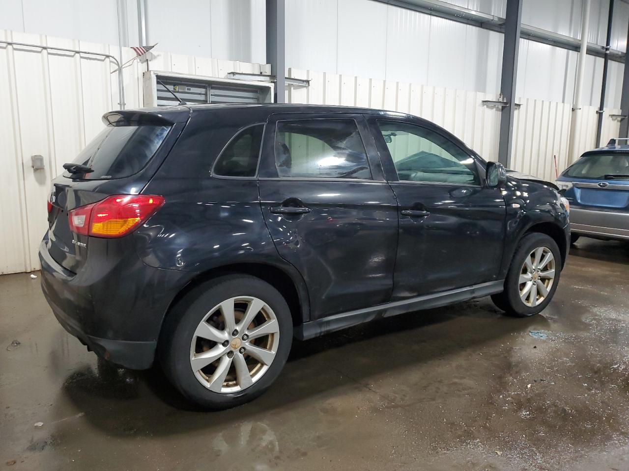 2015 Mitsubishi Outlander - Image 3