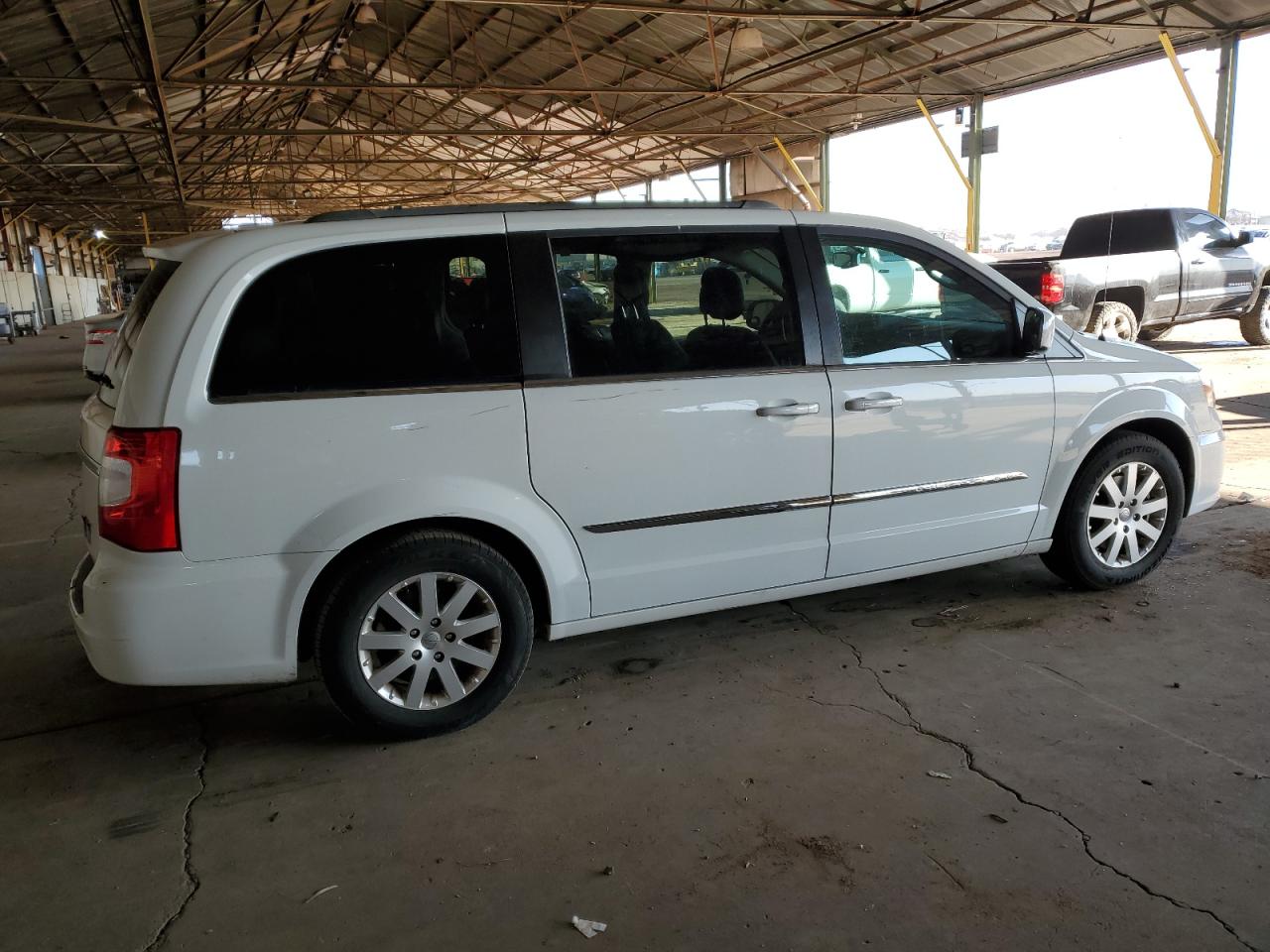 2015 Chrysler Town & Country - Image 3