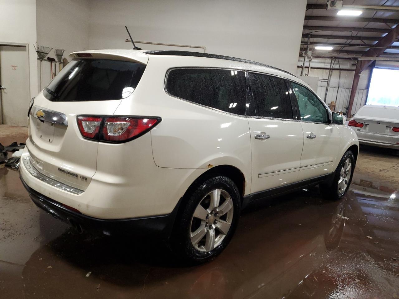 2014 Chevrolet Traverse - Image 3