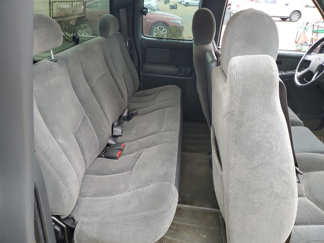 2003 Chevrolet Silverado - Image 10