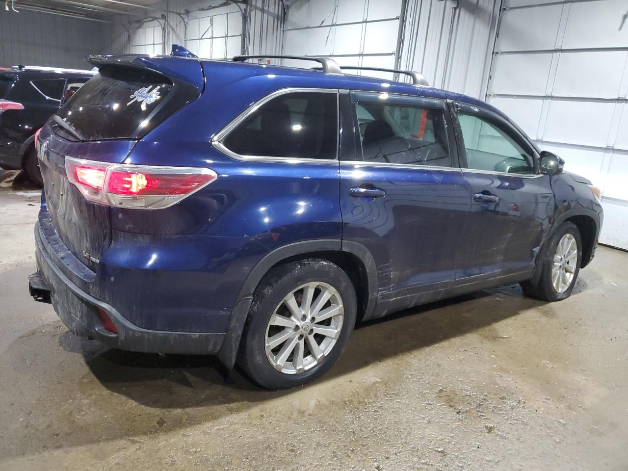 2015 Toyota Highlander - Image 3