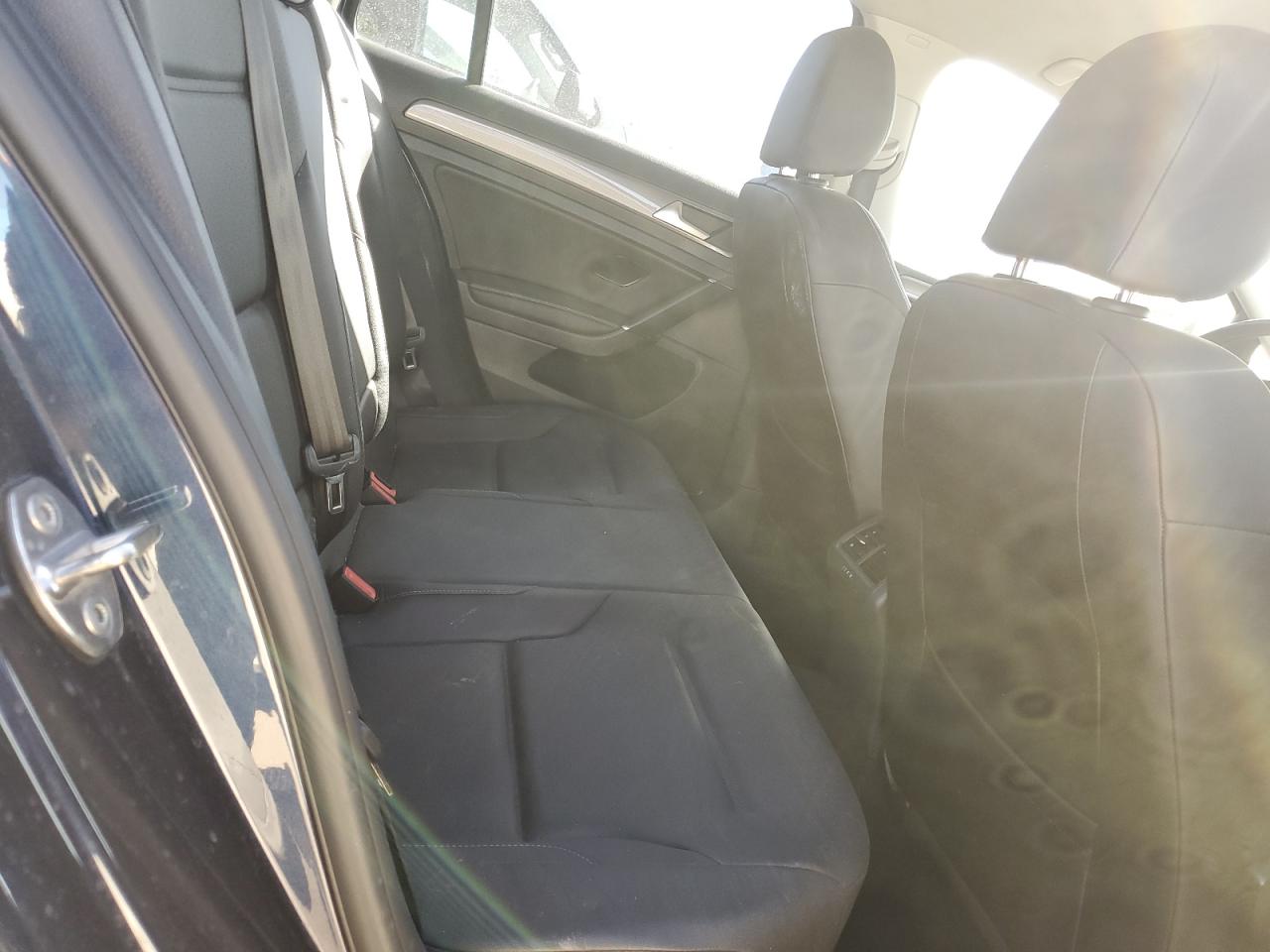 2019 Volkswagen Golf - Image 10