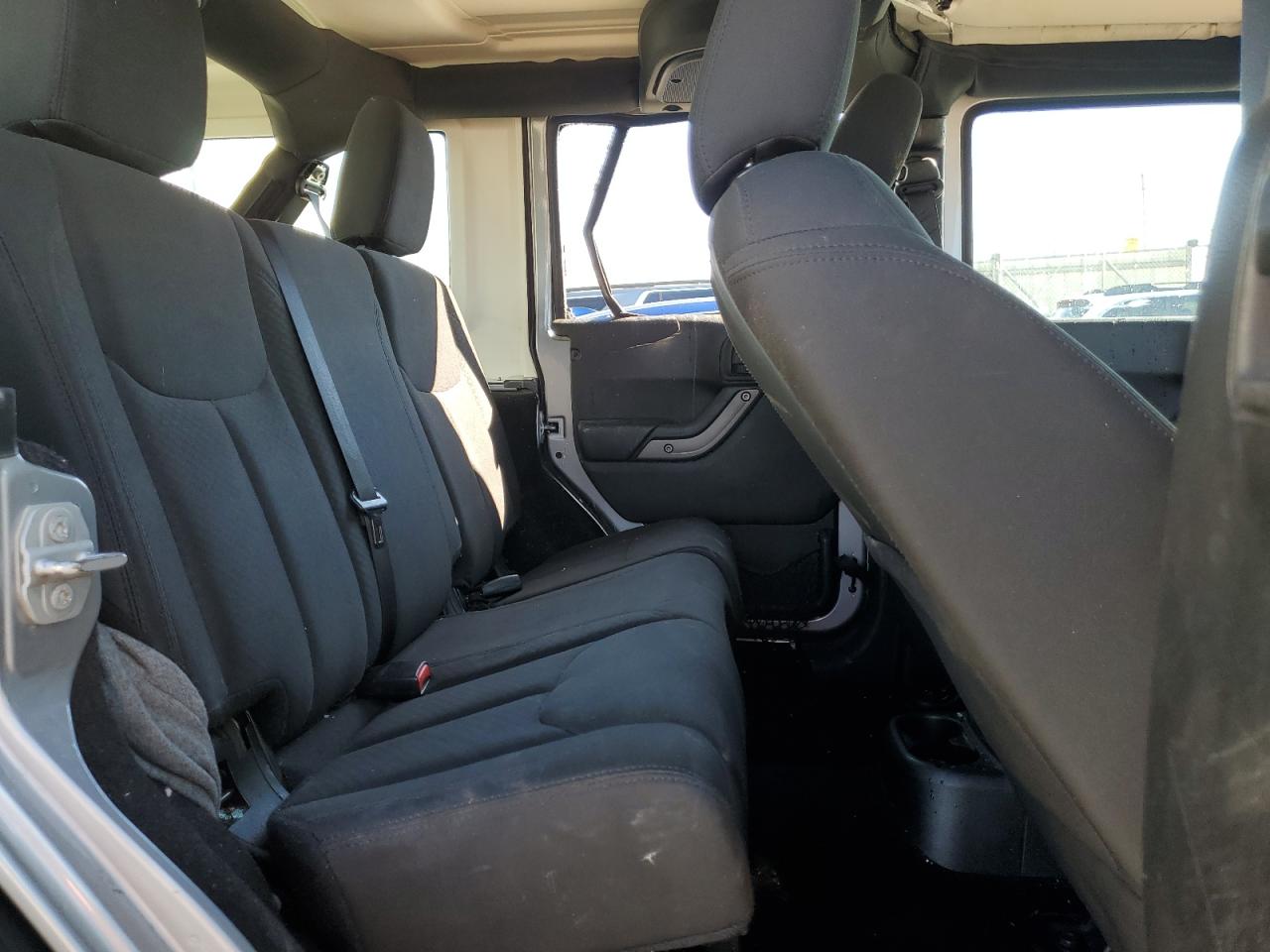 2016 Jeep Wrangler - Image 11