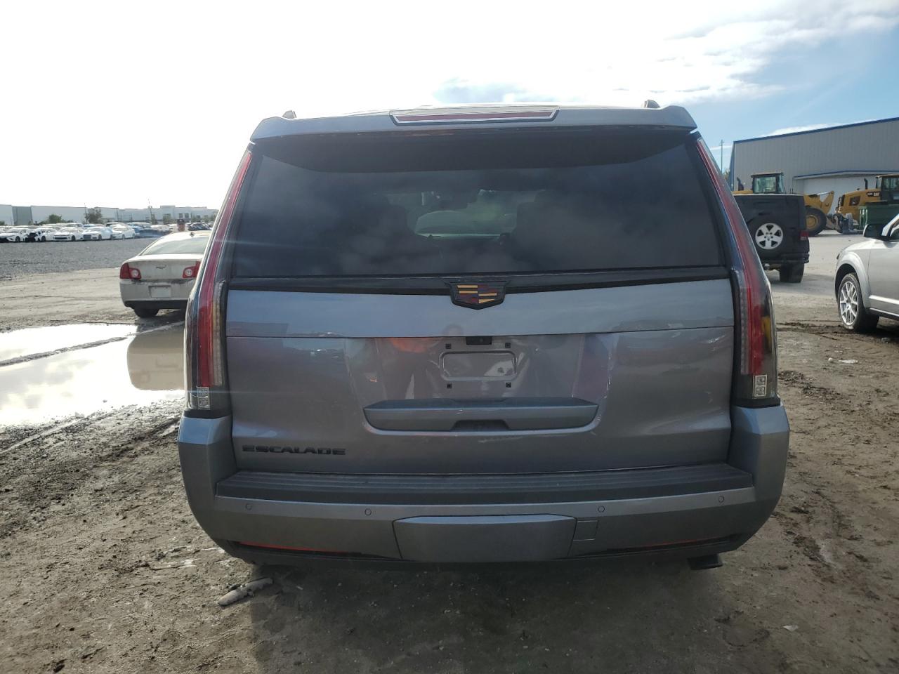 2020 Cadillac Escalade - Image 6