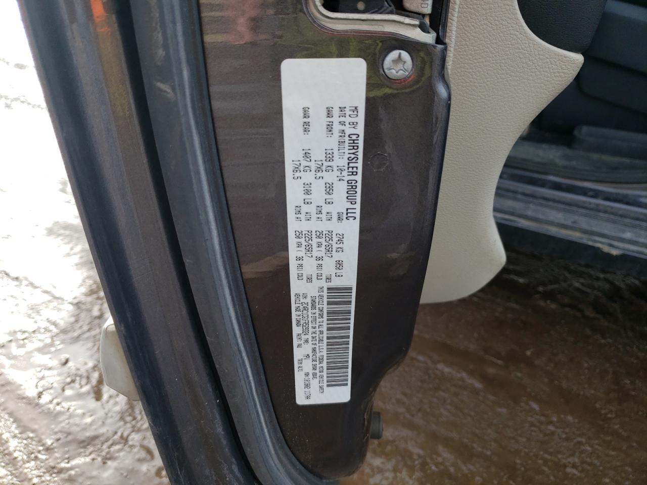 2015 Chrysler Town & Country - Image 13