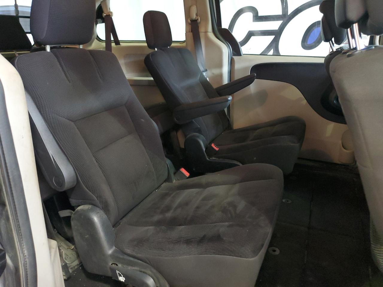 2018 Dodge Caravan - Image 11