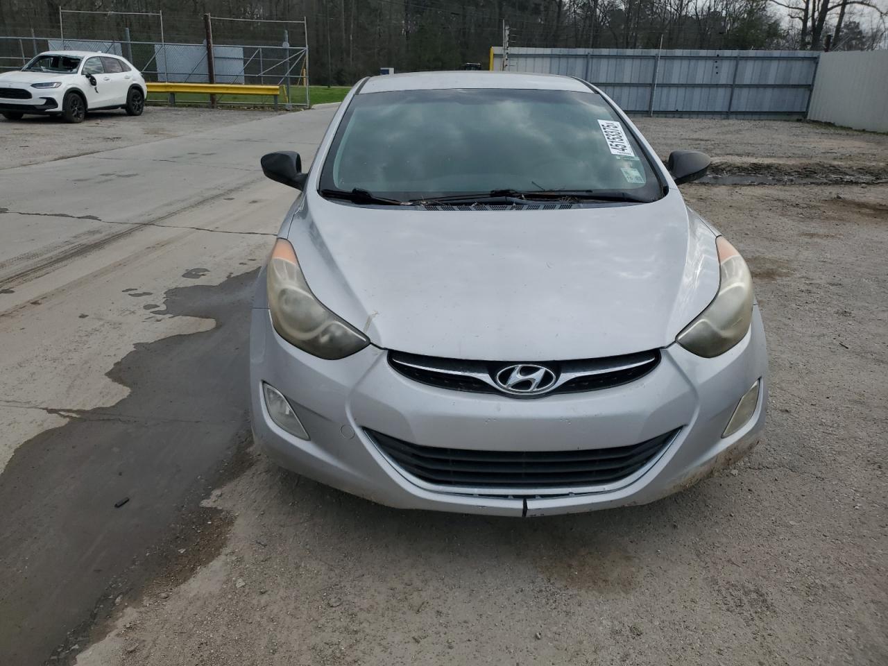 2012 Hyundai Elantra - Image 5
