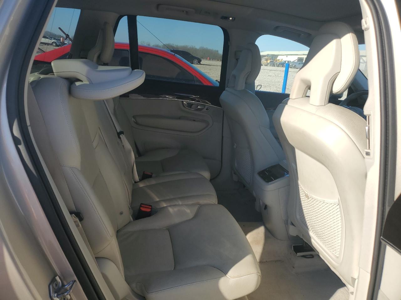 2016 Volvo XC90 - Image 11
