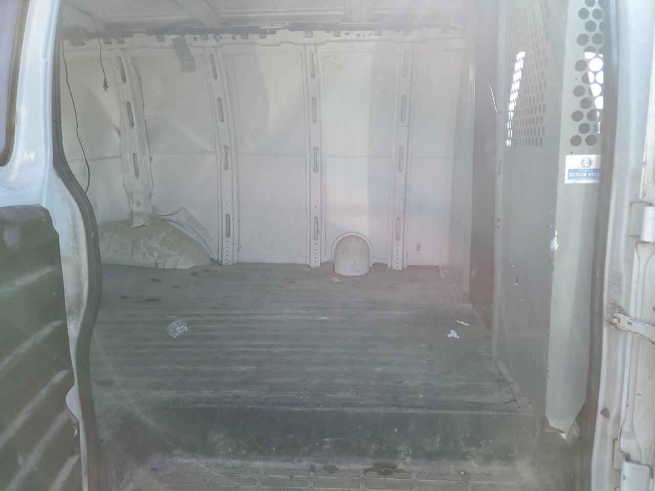 2000 Chevrolet Express - Image 11